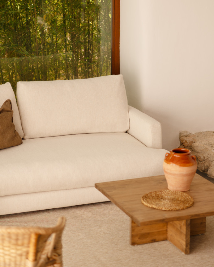 Weißes Sofa in gebrochenem Weiß mit geradem Ton, 216 cm lang.