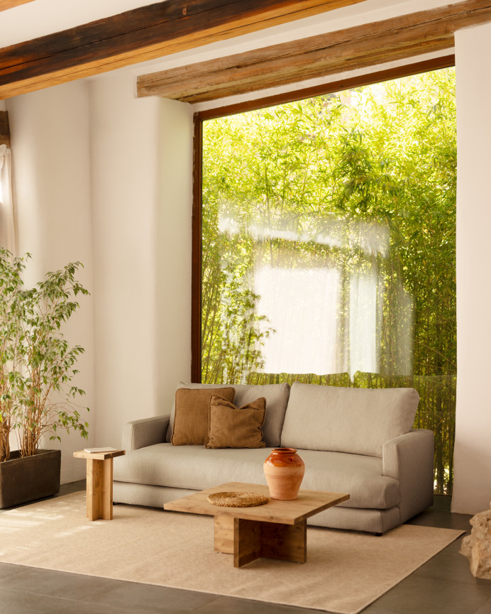 Gerades Sofa in hellem Grauton, 216 cm lang.