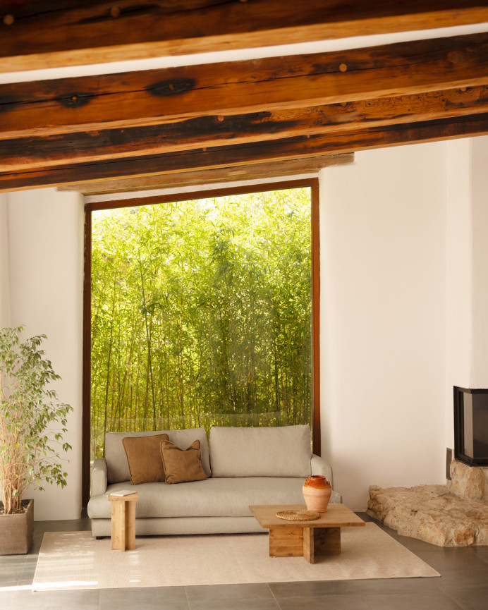 Gerades Sofa in hellem Grauton, 216 cm lang.