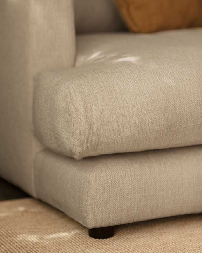 Gerades Sofa in hellem Grauton, 216 cm lang.