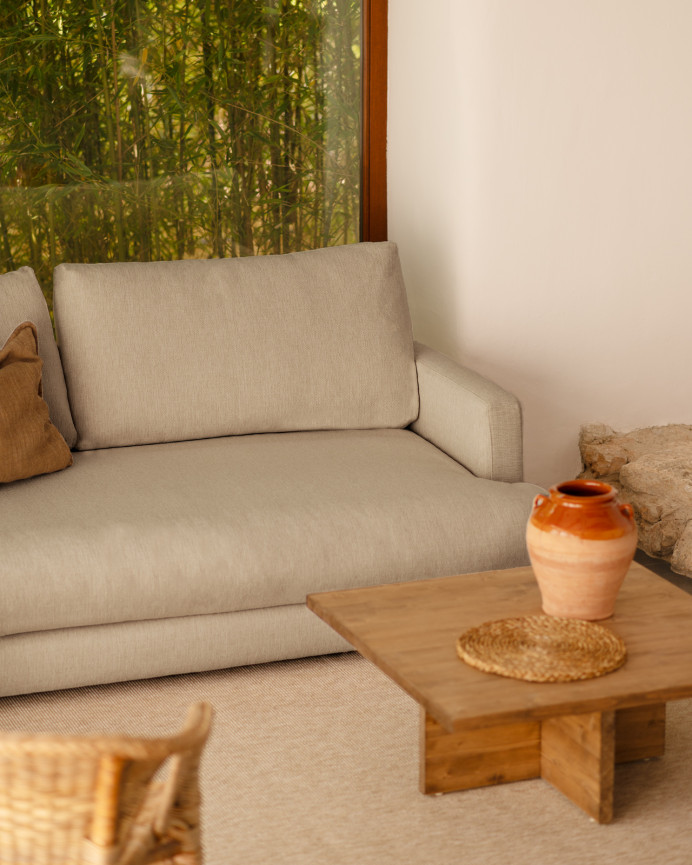 Gerades Sofa in hellem Grauton, 216 cm lang.