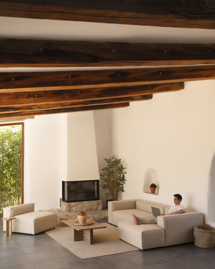 Sofa mit beigefarbener Chaiselongue in verschiedenen Größen