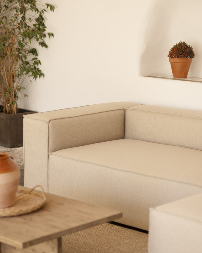 Sofa mit beigefarbener Chaiselongue in verschiedenen Größen