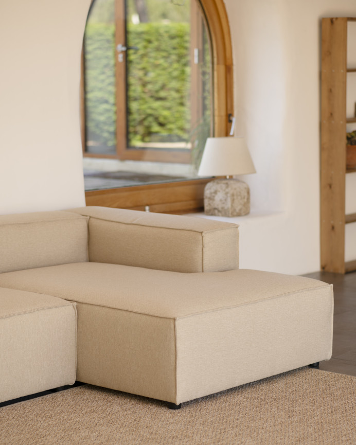 Sofa mit beigefarbener Chaiselongue in verschiedenen Größen