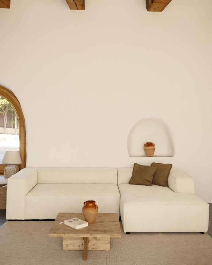 Bouclé-Sofa mit Chaiselongue in gebrochenem Weiß in verschiedenen Größen.