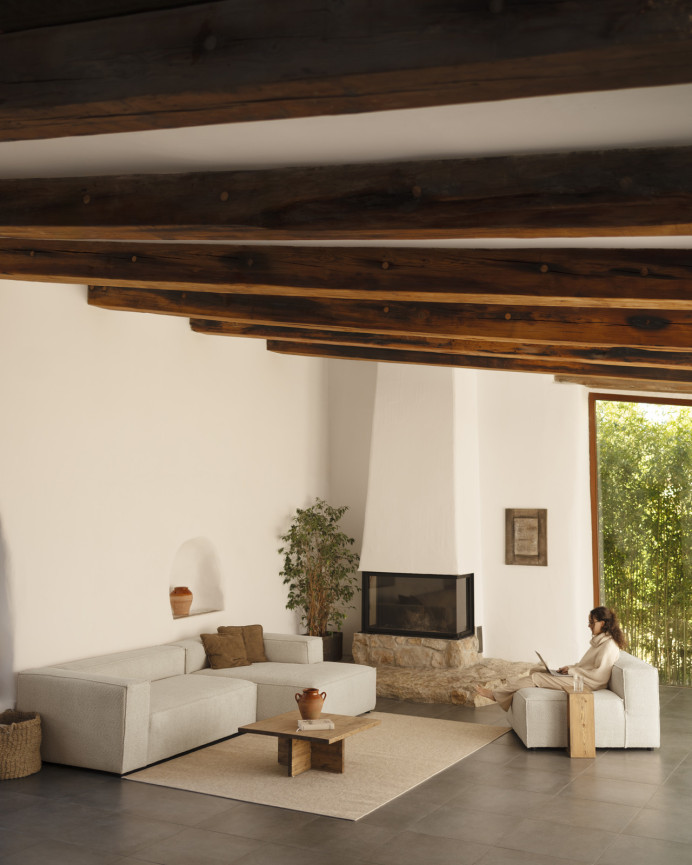 Bouclé-Sofa mit Chaiselongue in hellem Grau in verschiedenen Größen
