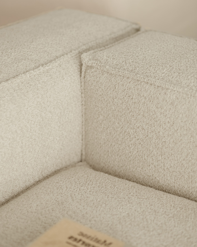 Bouclé-Sofa mit Chaiselongue in hellem Grau in verschiedenen Größen