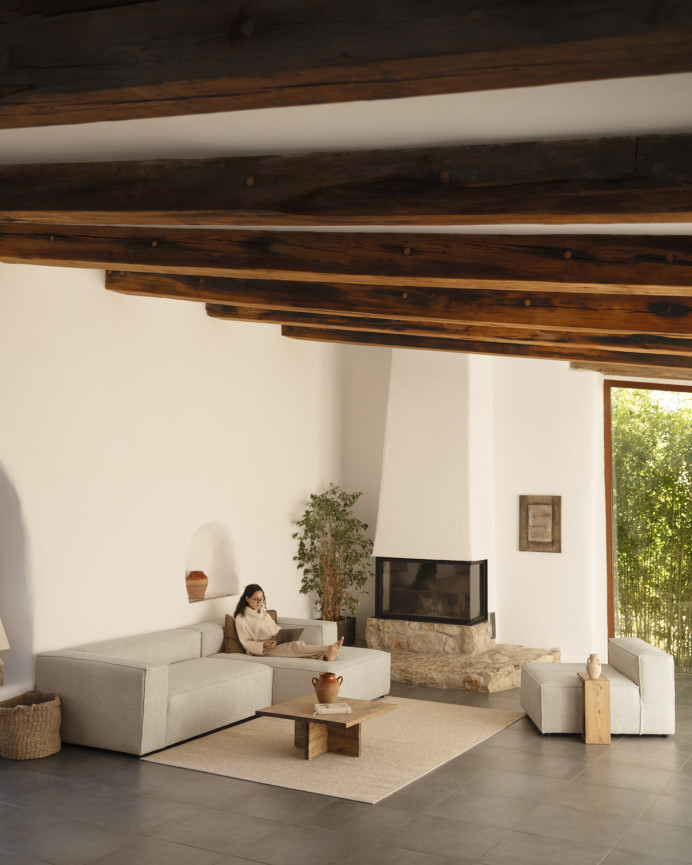 Bouclé-Sofa mit Chaiselongue in hellem Grau in verschiedenen Größen
