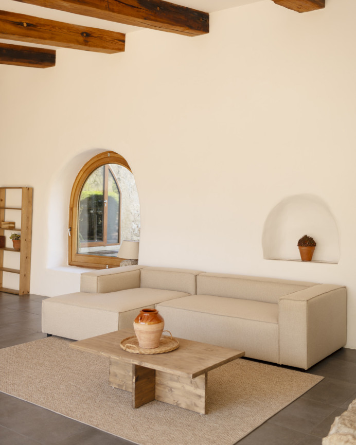 Sofa mit Chaiselongue in Beigefarbe in verschiedenen Größen.