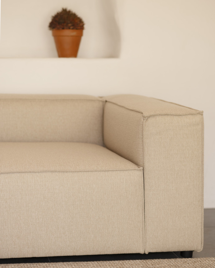 Sofa mit Chaiselongue in Beigefarbe in verschiedenen Größen.