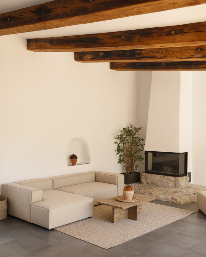 Sofa mit Chaiselongue in Beigefarbe in verschiedenen Größen.