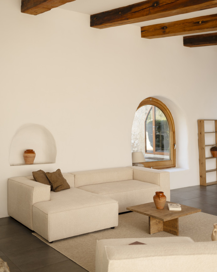 Bouclé-Sofa mit beiger Chaiselongue in verschiedenen Größen.