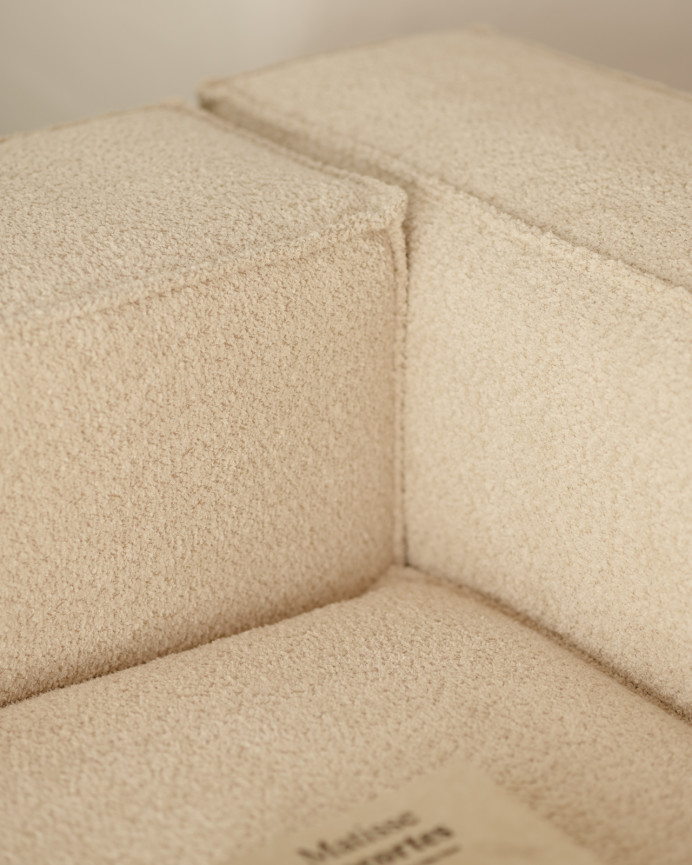 Bouclé-Sofa mit beiger Chaiselongue in verschiedenen Größen.