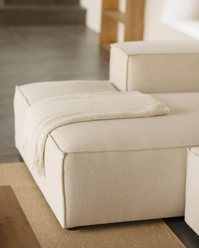 Sofa mit Chaiselongue in gebrochenem Weiß in verschiedenen Maßen.