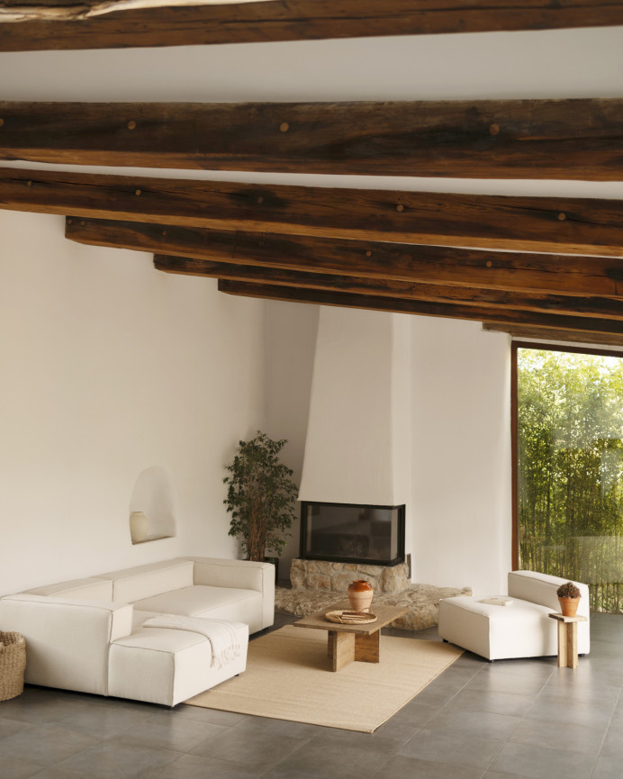 Sofa mit Chaiselongue in gebrochenem Weiß in verschiedenen Maßen.