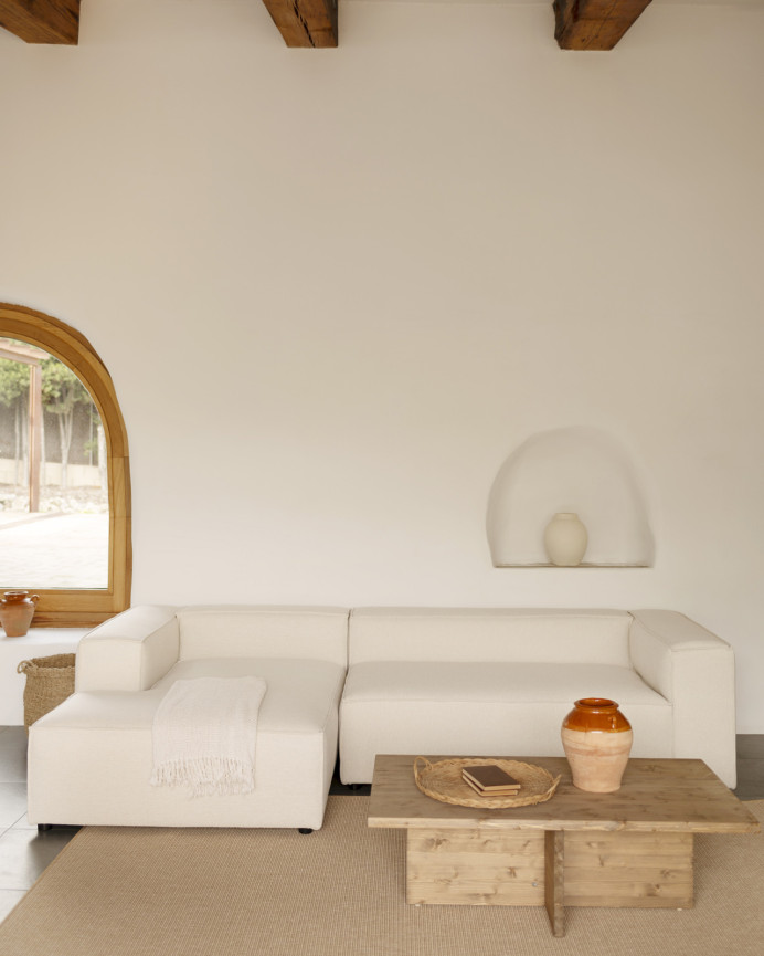 Sofa mit Chaiselongue in gebrochenem Weiß in verschiedenen Maßen.