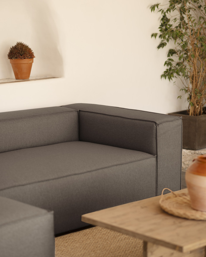 Sofa mit Chaiselongue in dunkelgrauer Farbe in verschiedenen Maßen