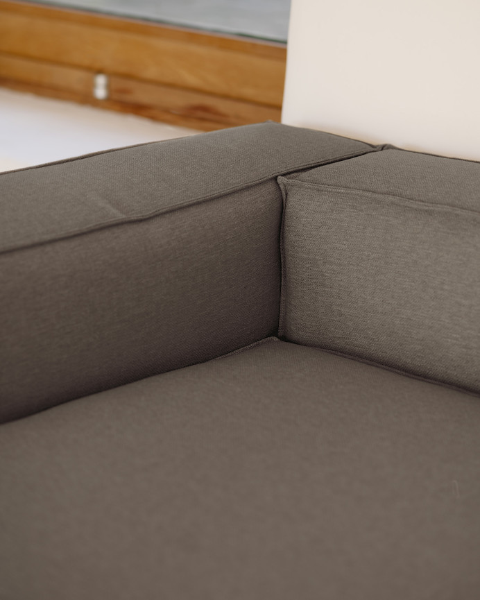 Sofa mit Chaiselongue in dunkelgrauer Farbe in verschiedenen Maßen