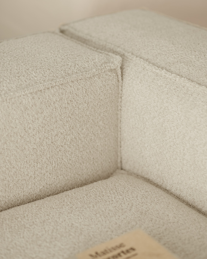 Bouclé-Sofa mit Chaiselongue in Hellgrau in verschiedenen Größen.