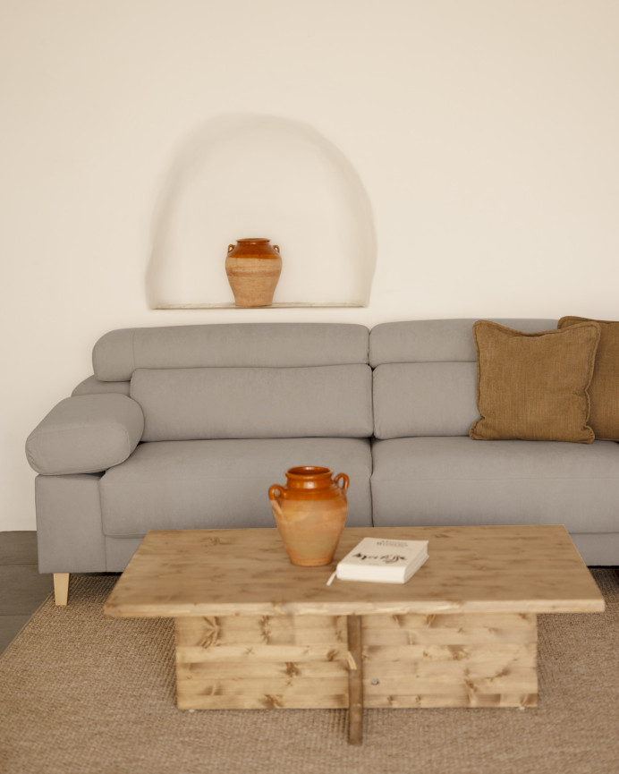 Sofa mit Chaiselongue in Hellgrau in verschiedenen Größen.