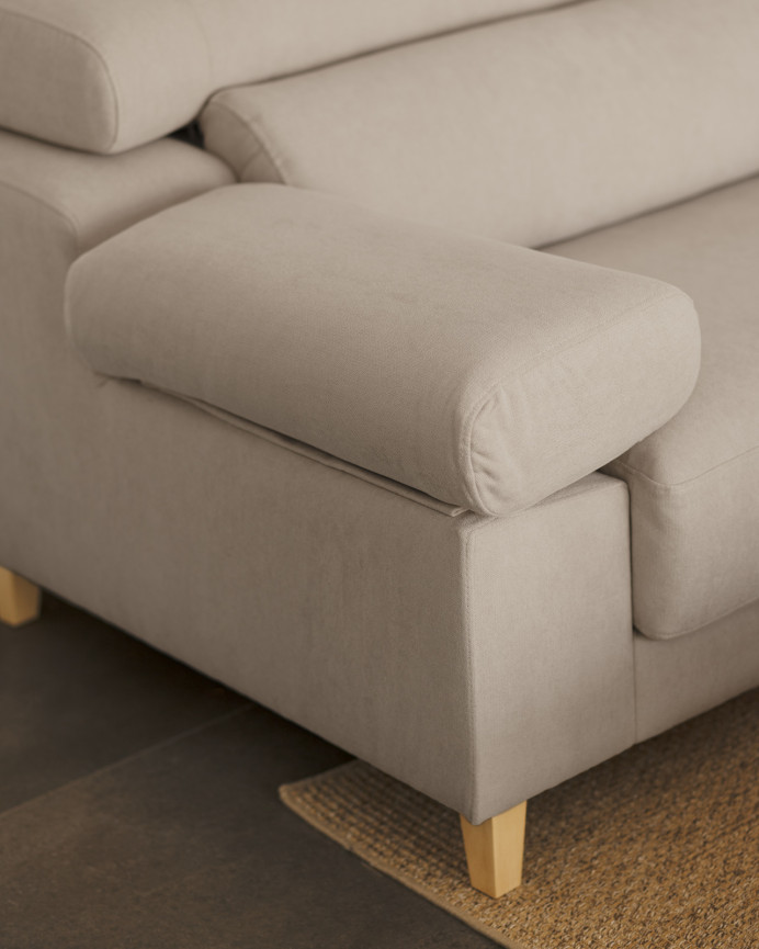 Sofa mit Chaiselongue in Hellgrau in verschiedenen Größen.