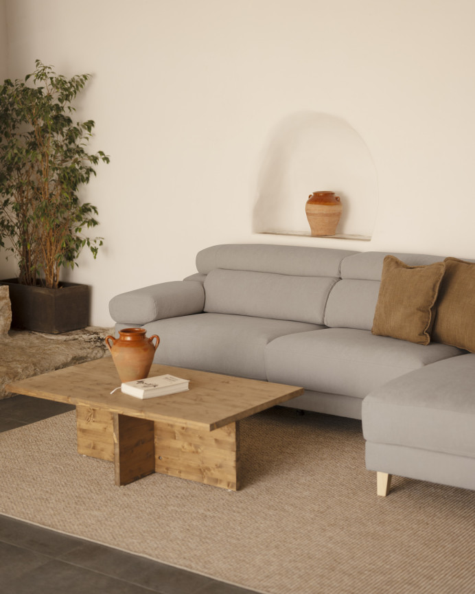 Sofa mit Chaiselongue in Hellgrau in verschiedenen Größen.