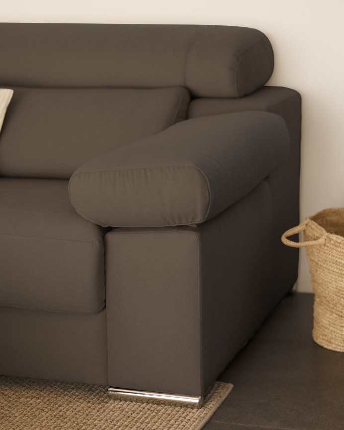 Sofa mit dunkelgrauem Chaiselongue in verschiedenen Größen.