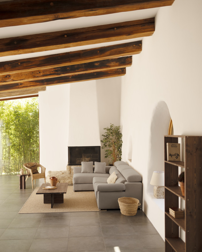 Sofa mit Chaiselongue in hellem Grau in verschiedenen Größen