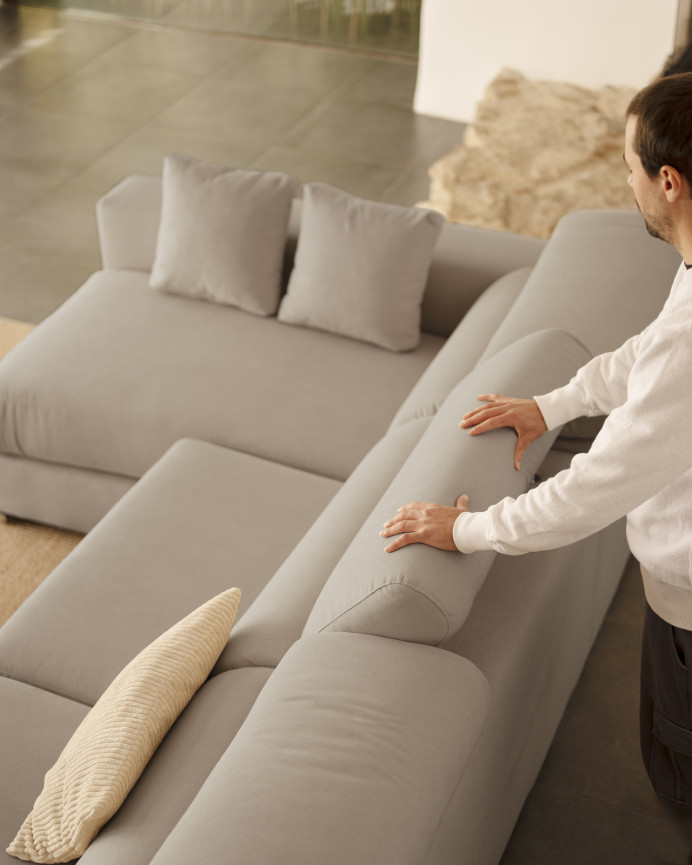 Sofa mit Chaiselongue in hellem Grau in verschiedenen Größen