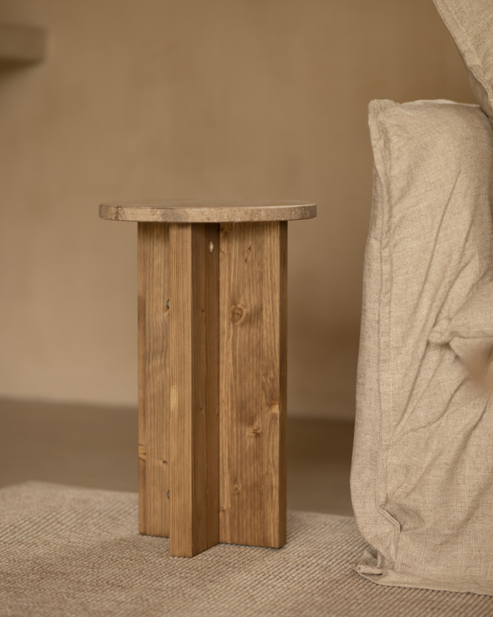 Beistelltisch aus echtem Daino-Realemarmor und massiven Holzbeinen mit Ø28cm.