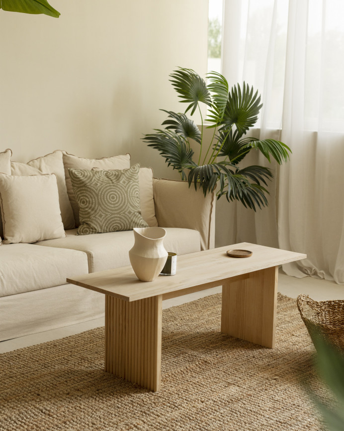 Massiver Eichenholz-Couchtisch in mittlerem Eichenton von 120 cm.