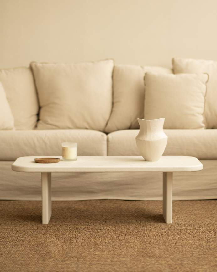 Mitteltisch aus Mikrozement mit zwei Beinen in einem gebrochenen Weißton, 95 cm.