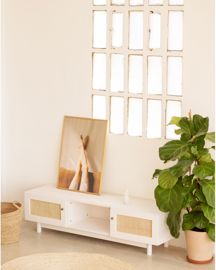 TV-Möbel aus Massivholz und Rattan mit 2 Türen in Weiß im Maß von 150x40 cm