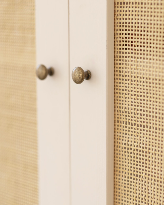 Massiver Holzschrank mit Rattan-Kern in Weiß, Maße 180x80cm