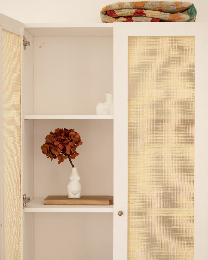 Massiver Holzschrank mit Rattan-Kern in Weiß, Maße 180x80cm