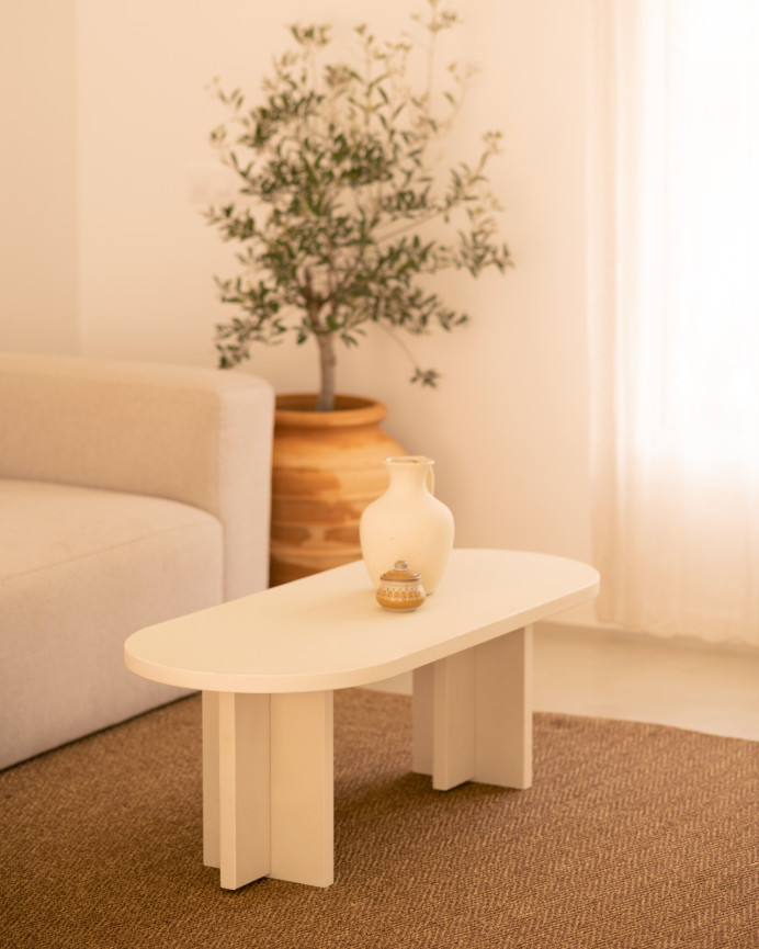 Couchtisch aus Mikrozement in gebrochenem Weiß, 120x50cm.