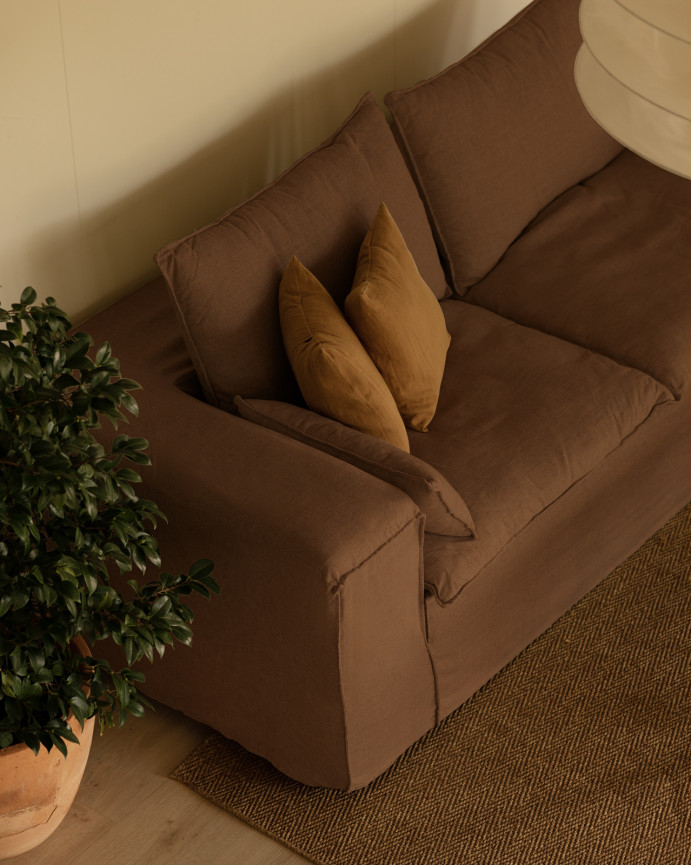 Abdeckung für ein abnehmbares Leinensofa in Terrakotta in verschiedenen Größen.