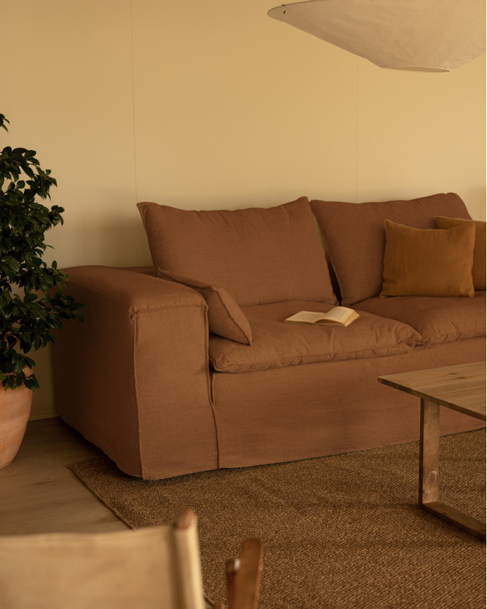 Abdeckung für ein abnehmbares Leinensofa in Terrakotta in verschiedenen Größen.
