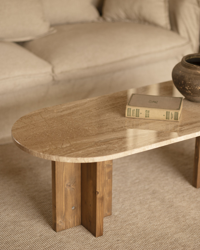 Marmor Couchtisch aus Daino Reale Marmor und Massivholzbeinen, 120x50cm.