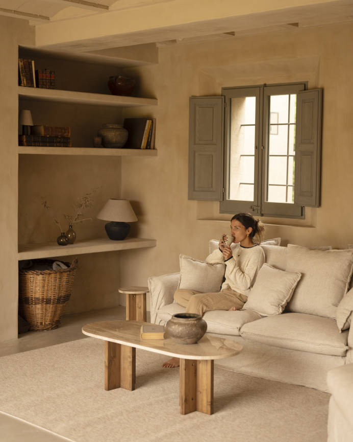 Marmor Couchtisch aus Daino Reale Marmor und Massivholzbeinen, 120x50cm.