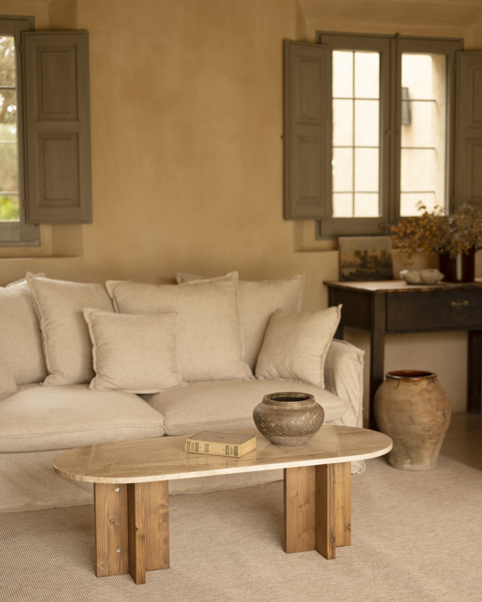 Marmor Couchtisch aus Daino Reale Marmor und Massivholzbeinen, 120x50cm.