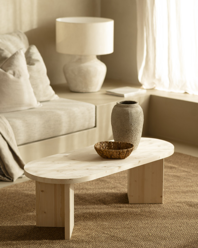 Massiver Holz-Couchtisch in natürlicher Farbe aus 120 cm.