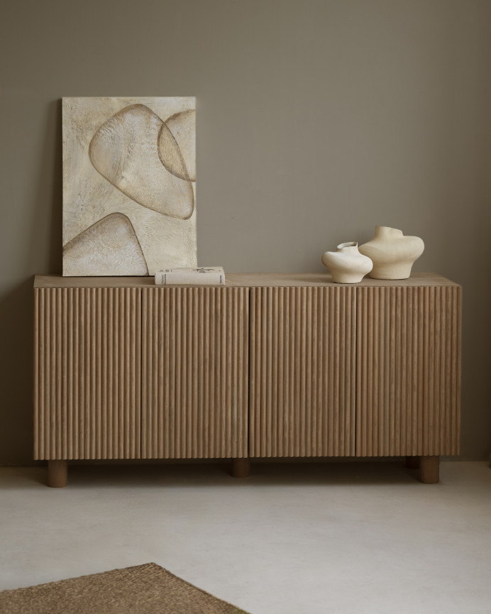 Holzvitrine aus Fichten- und Kiefernholz in dunklem Eichenton, 152x42cm.