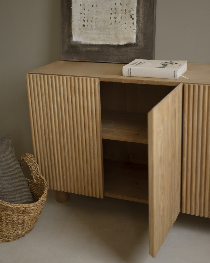 Holzvitrine aus Fichten- und Kiefernholz in mittlerem Eichenfarbton 152x42cm