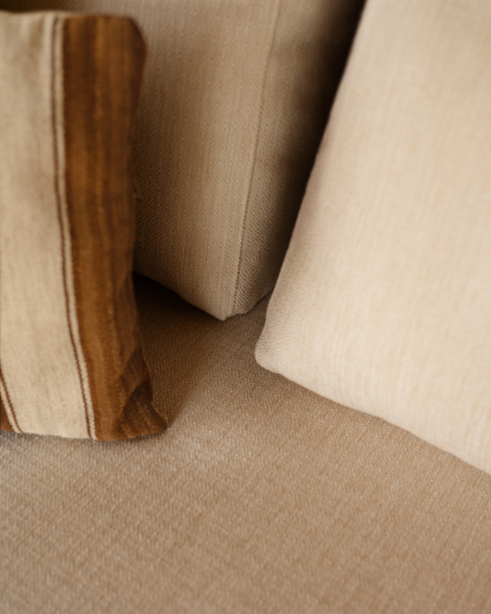 Schlafsofa in Beigefarben, 185x95cm.