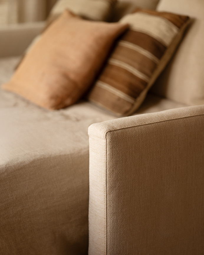 Schlafsofa in Beigefarben, 185x95cm.