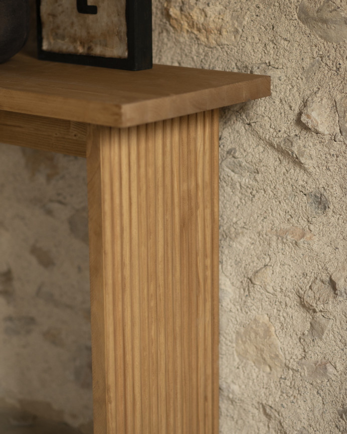 Massivholz-Konsole in mittlerem Eichenfarbton von 120x80cm.