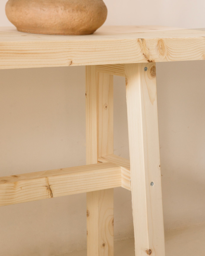 Massive Holzbank in Naturfarbe von 100x50cm.