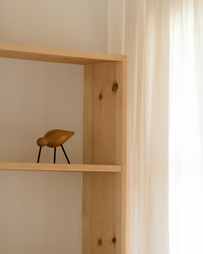 Massives Holzregal in mittlerer Eichefarbe mit 4 Regalböden.