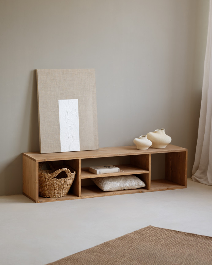 TV-Schrank aus massivem Eichenholz in mittlerem Eichenton von 160x40cm.